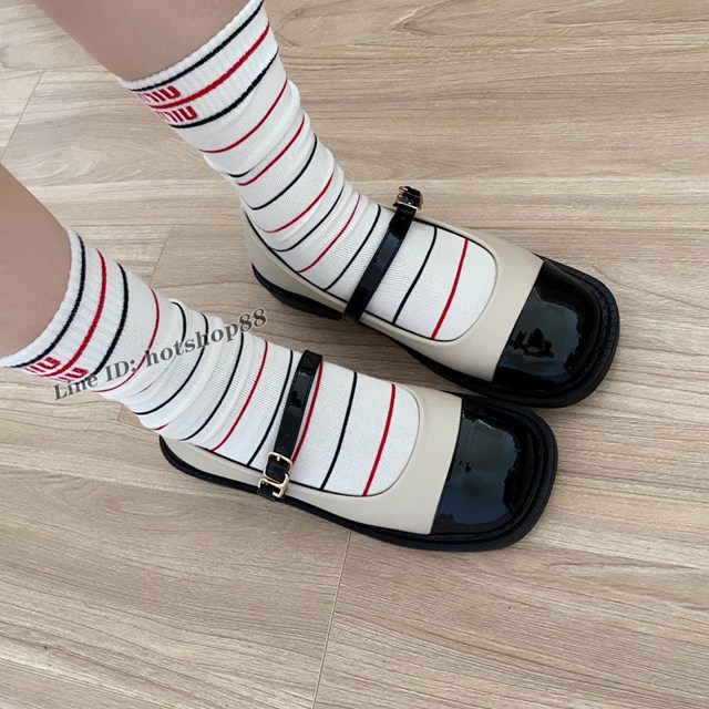 MiuMiu專櫃新款筒款襪子 繆繆經典中長款堆堆襪襪子 mmyj1815